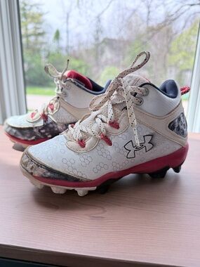 Under Armour. Red white and blue Youth Baseball Cleats. Size 1Y.